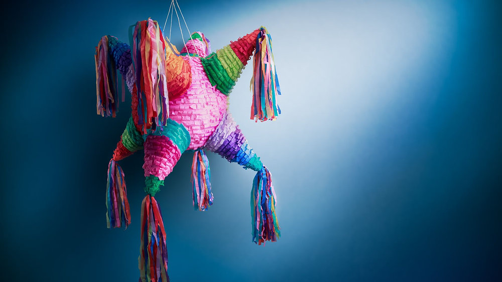 Cuál es el origen, definición y significado de la piñata