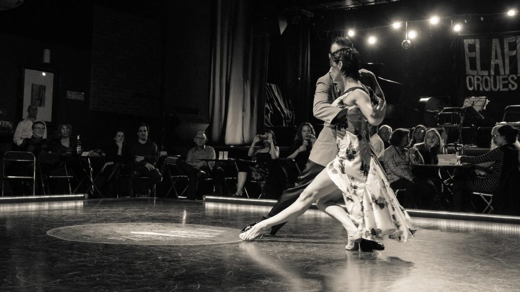 Cuál es el significado de la milonga y su impacto cultural