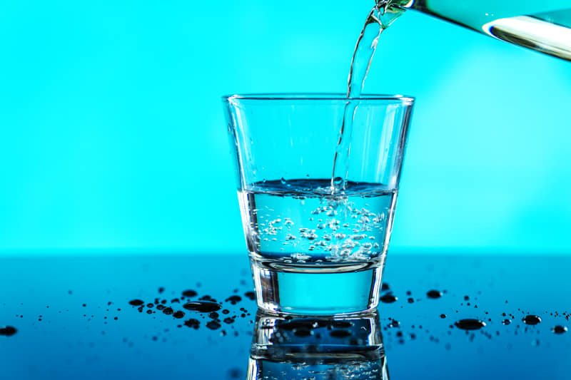 Cuál es la fórmula del agua destilada y qué la hace tan pura