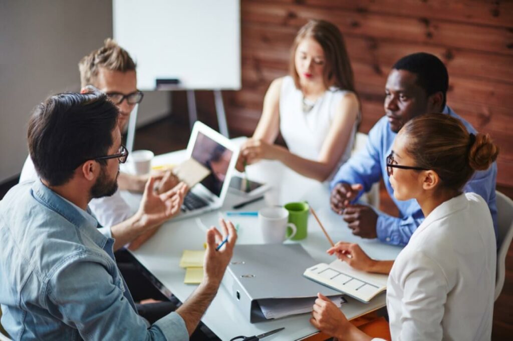 Cuáles son 20 ejemplos sorprendentes de comunicación kinésica