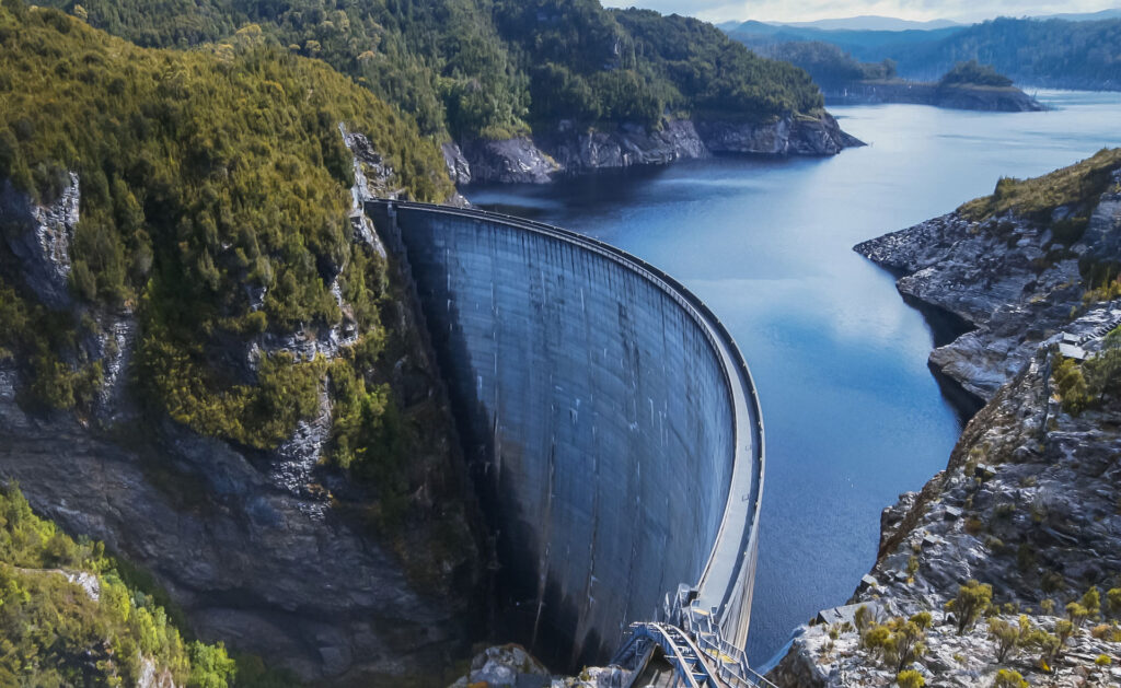 ENERGÍA HIDRÁULICA: Definición y Características Clave