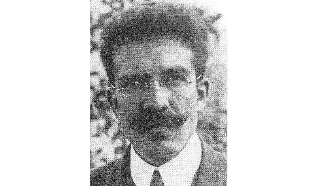 MANUEL SANDOVAL VALLARTA: DESCUBRE SU LEGADO ÚNICO