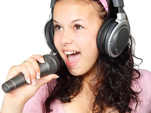Qué es el canto, sus definiciones, tipos y usos clave