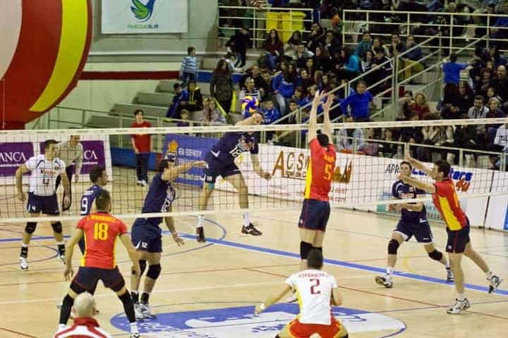 Qué es el voleibol y cuáles son sus fundamentos y reglas esenciales
