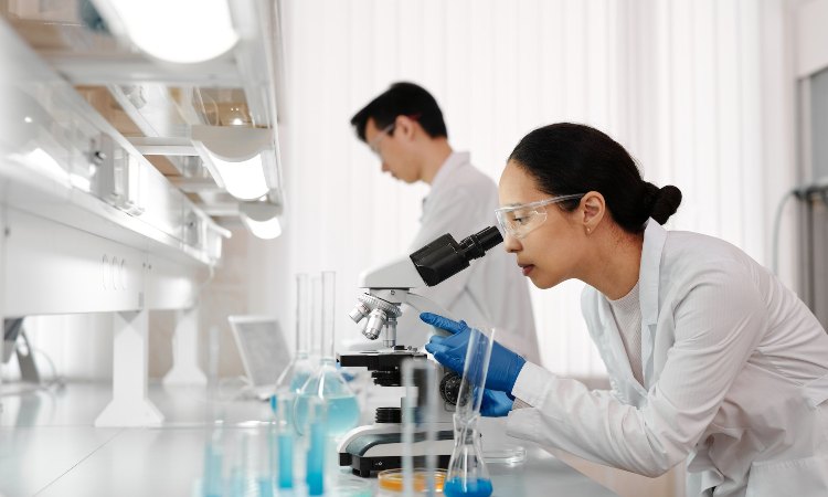Qué es la química analítica y cuáles son sus características