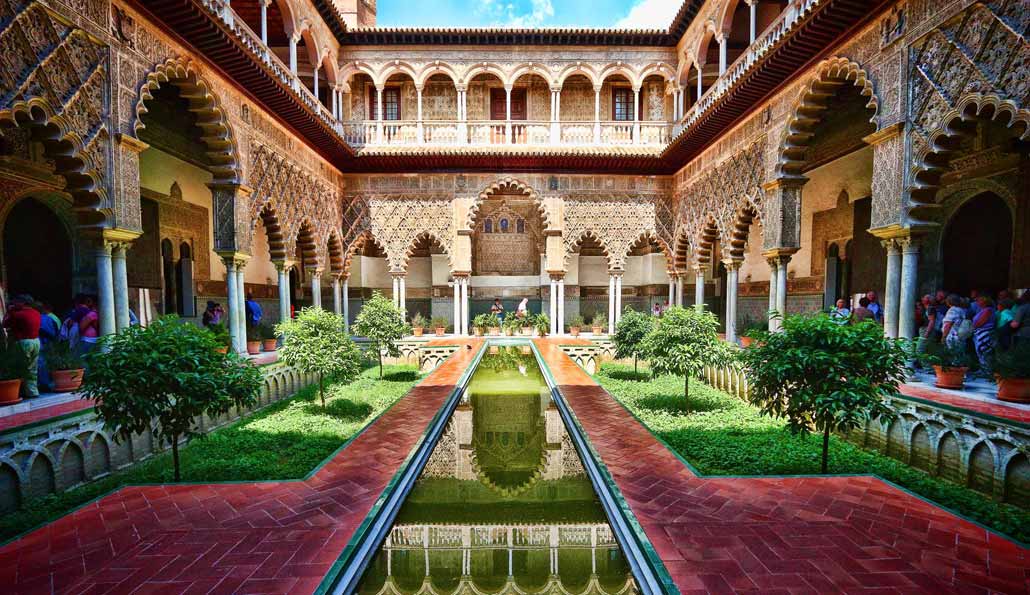 Qué es un alcázar y cuál es su significado oculto y cultural