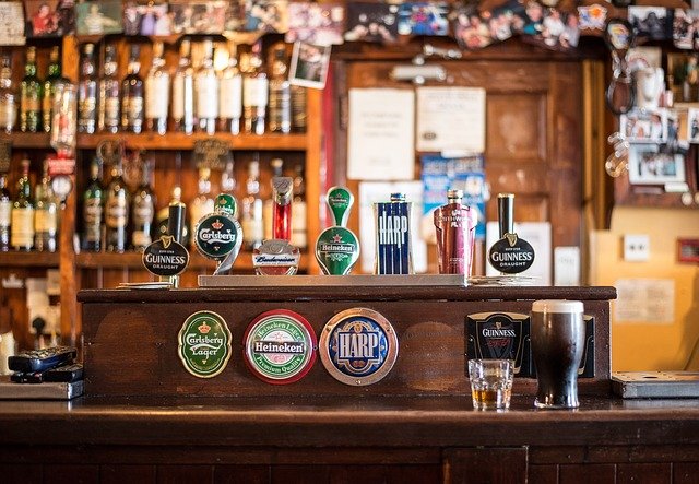 Qué es un bar y cuál es su importancia en la sociedad actual