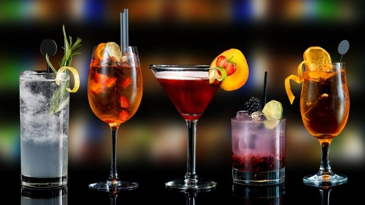 Qué es un cóctel y cuál es su definición en la coctelería