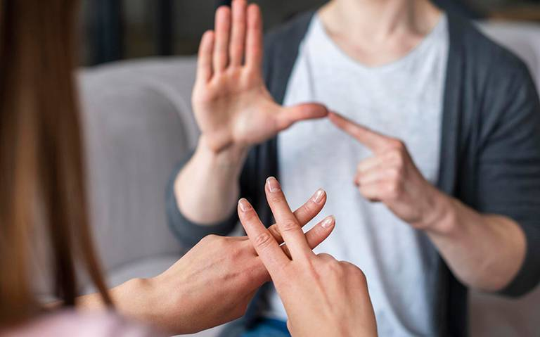 Qué importancia y uso tiene la lengua de señas en nuestra sociedad