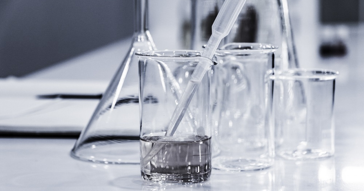 Qué materiales de laboratorio son esenciales para tu investigación