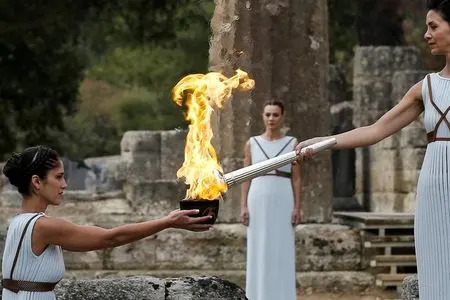 Qué orígenes y significados deslumbran sobre la antorcha