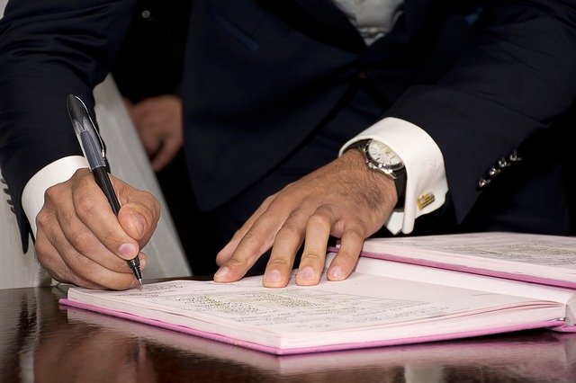 Qué significan los adjudicados y su importancia en leyes y educación