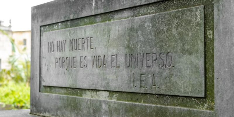 Qué significan y de dónde provienen los epitafios Ejemplos