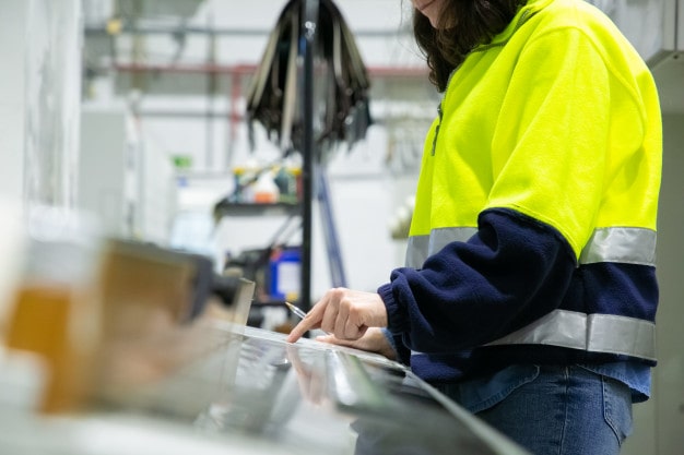 Qué son los procesos técnicos y cómo operan en diferentes áreas