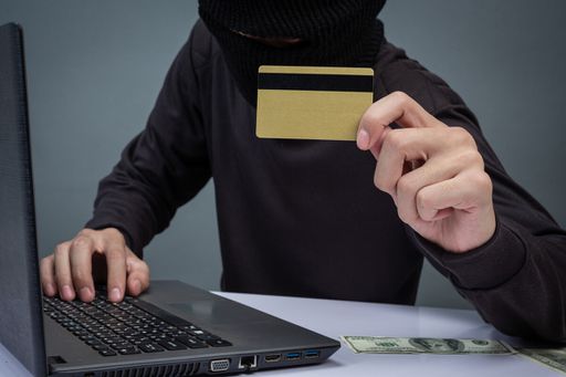RIESGOS DEL INTERNET: DESCUBRE LOS PELIGROS OCULTOS