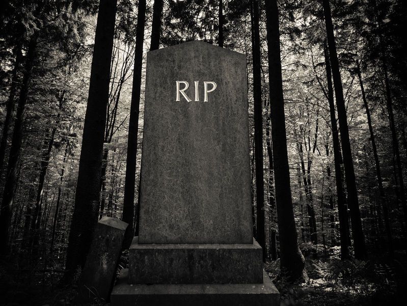 RIP en tumbas y lápidas: qué significa y por qué se utiliza