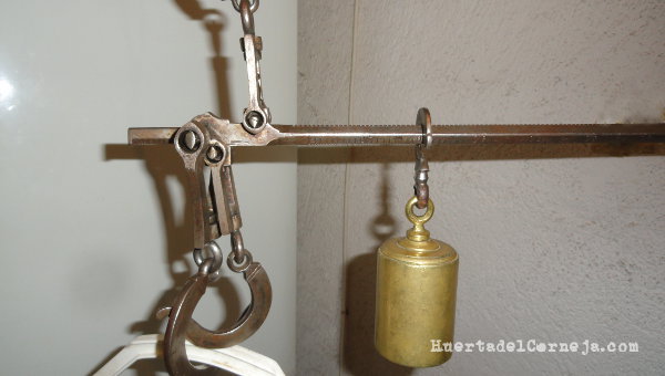 Sabes cómo usar la balanza romana para pesar con precisión