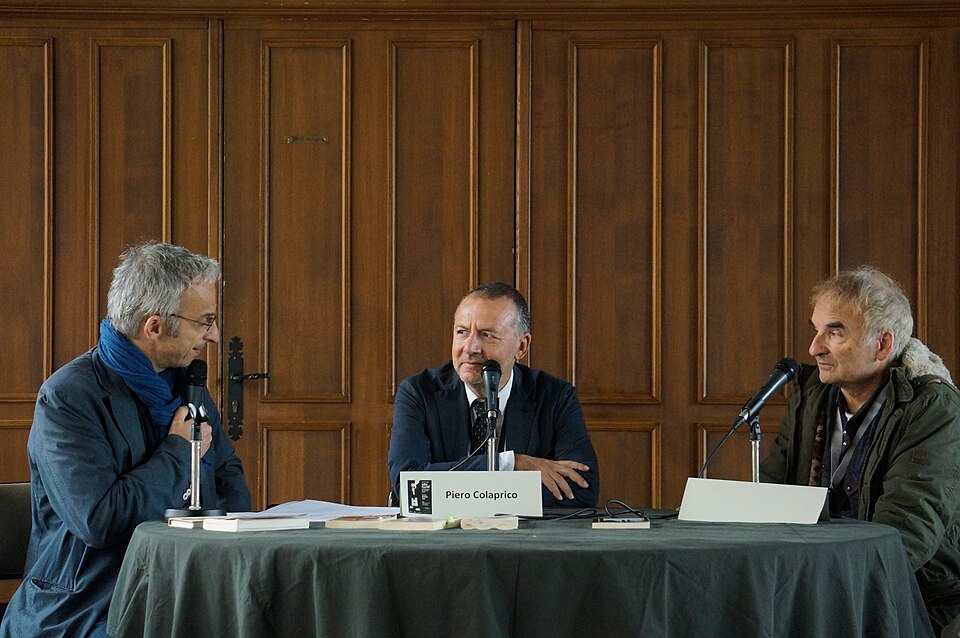 UNA MESA REDONDA: SIGNIFICADO y Características Clave